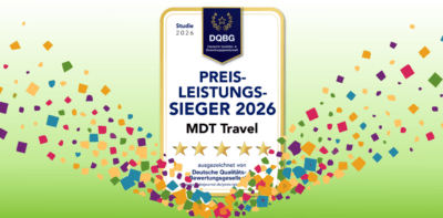 Auszeichnung ‚Preis-Leistungssieger 2026‘ der Deutschen Qualitäts- & Bewertungsgesellschaft (DQBG) für MDT Travel mit fünf goldenen Sternen, umgeben von buntem Konfetti auf grünem Hintergrund.